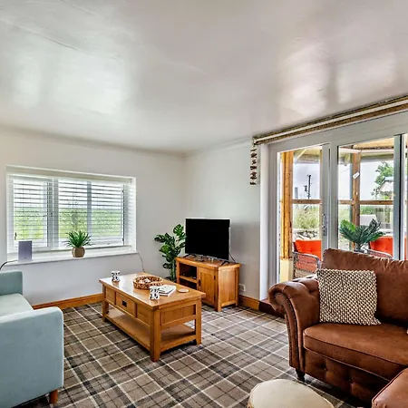 4 Bed In Allonby 95050 Holiday home
